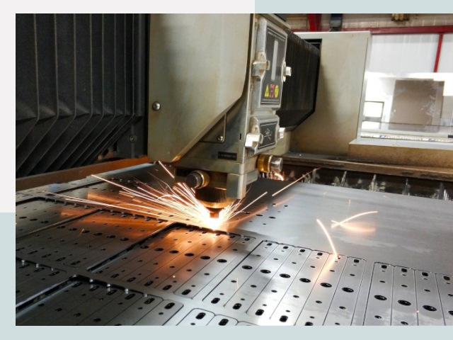 Лазерная резка металла в Черняховске от 629 руб.